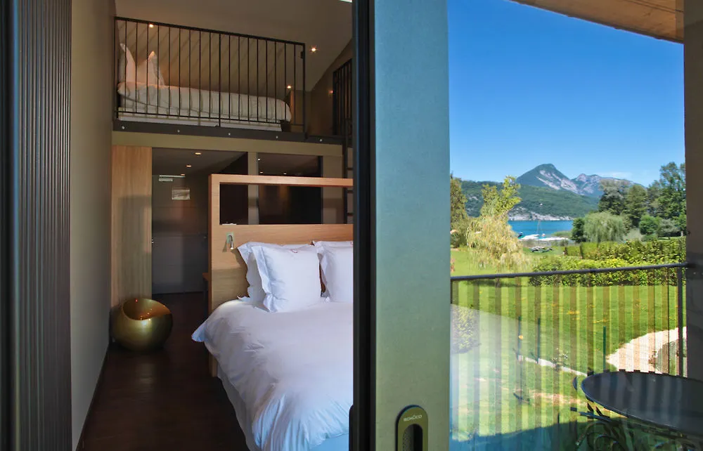 Le Petit Letraz Hotel Duingt 4*,